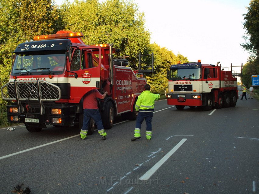 Schwerer VU Koeln Immendorf Kerkraderstr P377.JPG